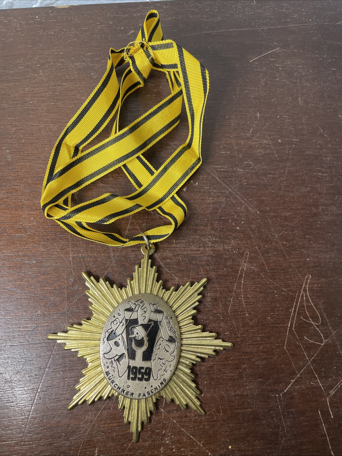 vintage 1959 Münchner Fasching (Munich Carnival) metal Medal Deschler U Sohn vintage 1959 Münchner Fasching (Munich Carnival) metal Medal Deschler U Sohn