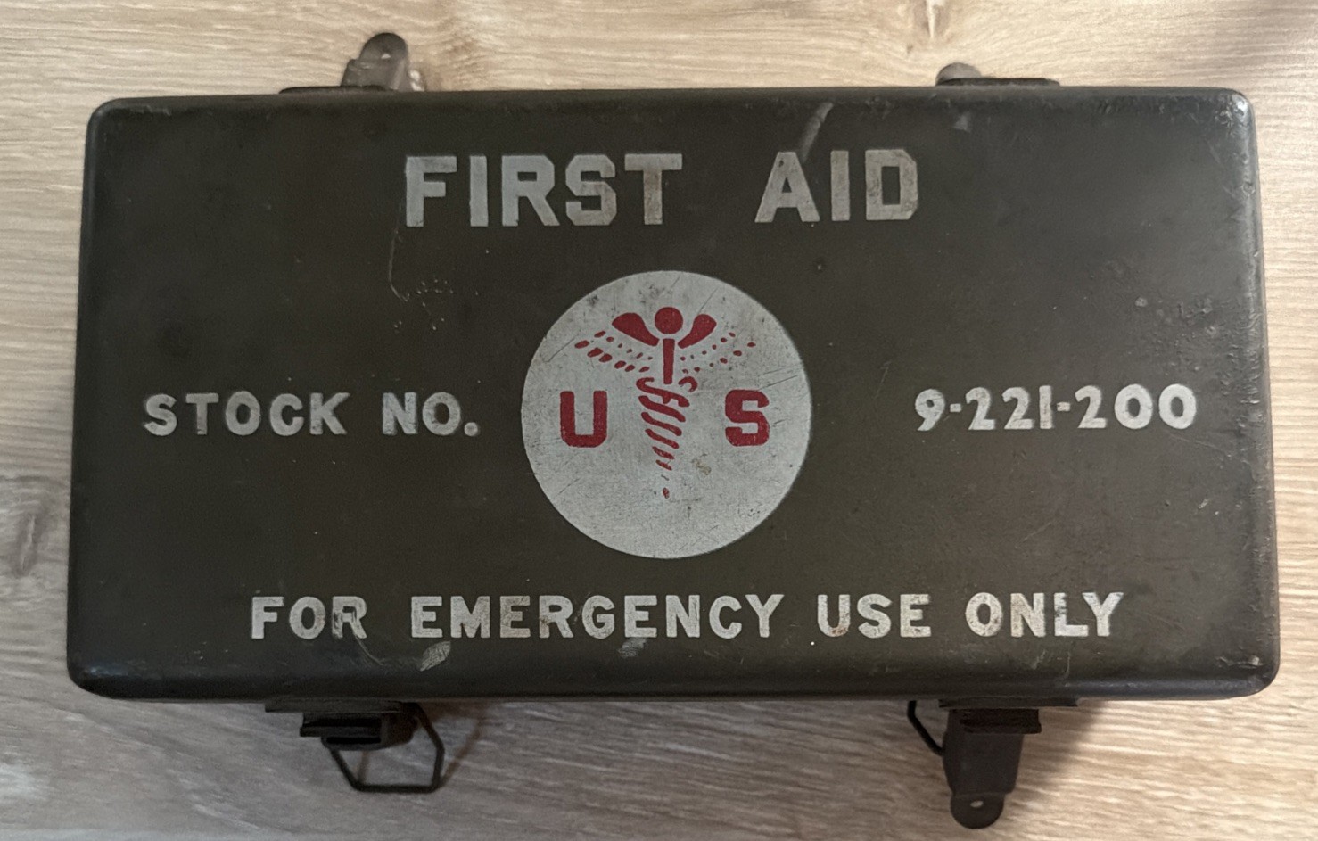 Vintage 1947-1950 USA First Aid Kit Stock No. 9-221-200 Vintage 1947-1950 USA First Aid Kit Stock No. 9-221-200