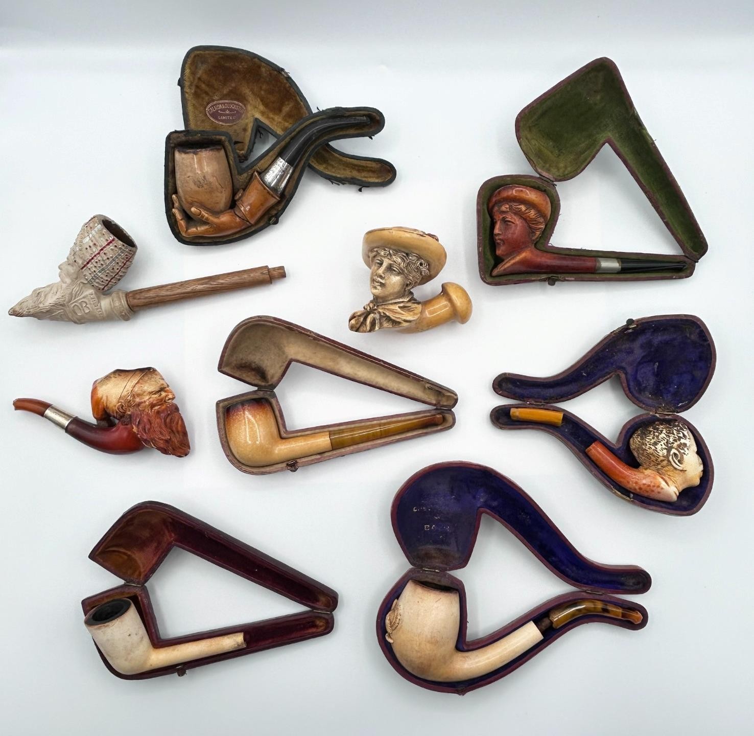 LATE 19TH / EARLY 20TH CENTURY ANTIQUE CARVED MEERSCHAUM AND CLAY PIPES