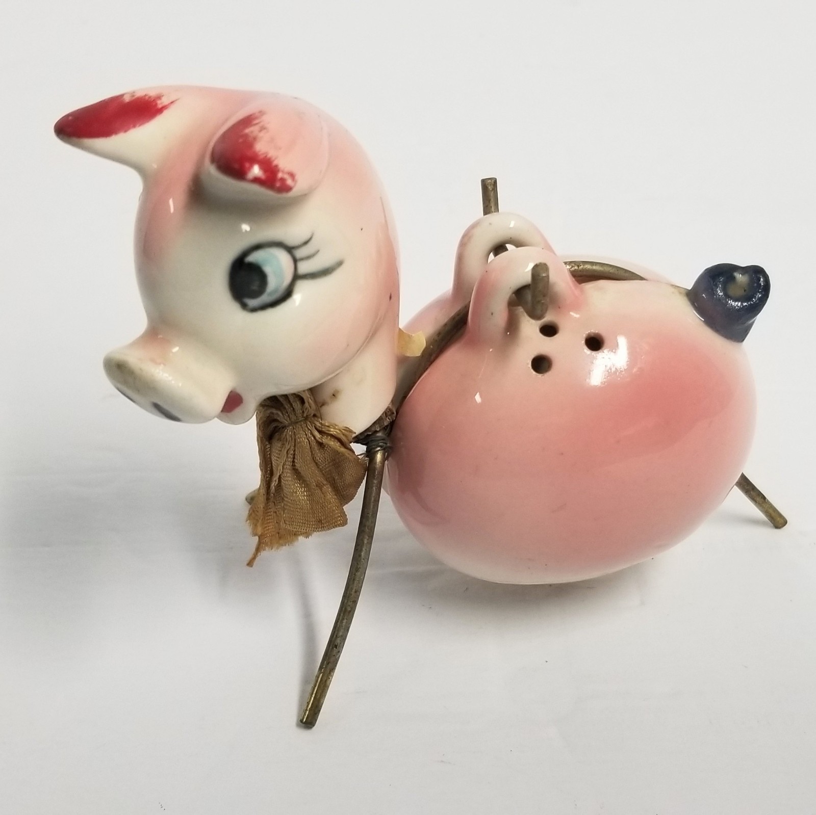 Vintage 1950s Little Pig Piggy Salt & Pepper Shakers Hanging on Stand MCM Japan Vintage 1950s Little Pig Piggy Salt & Pepper Shakers Hanging on Stand MCM Japan