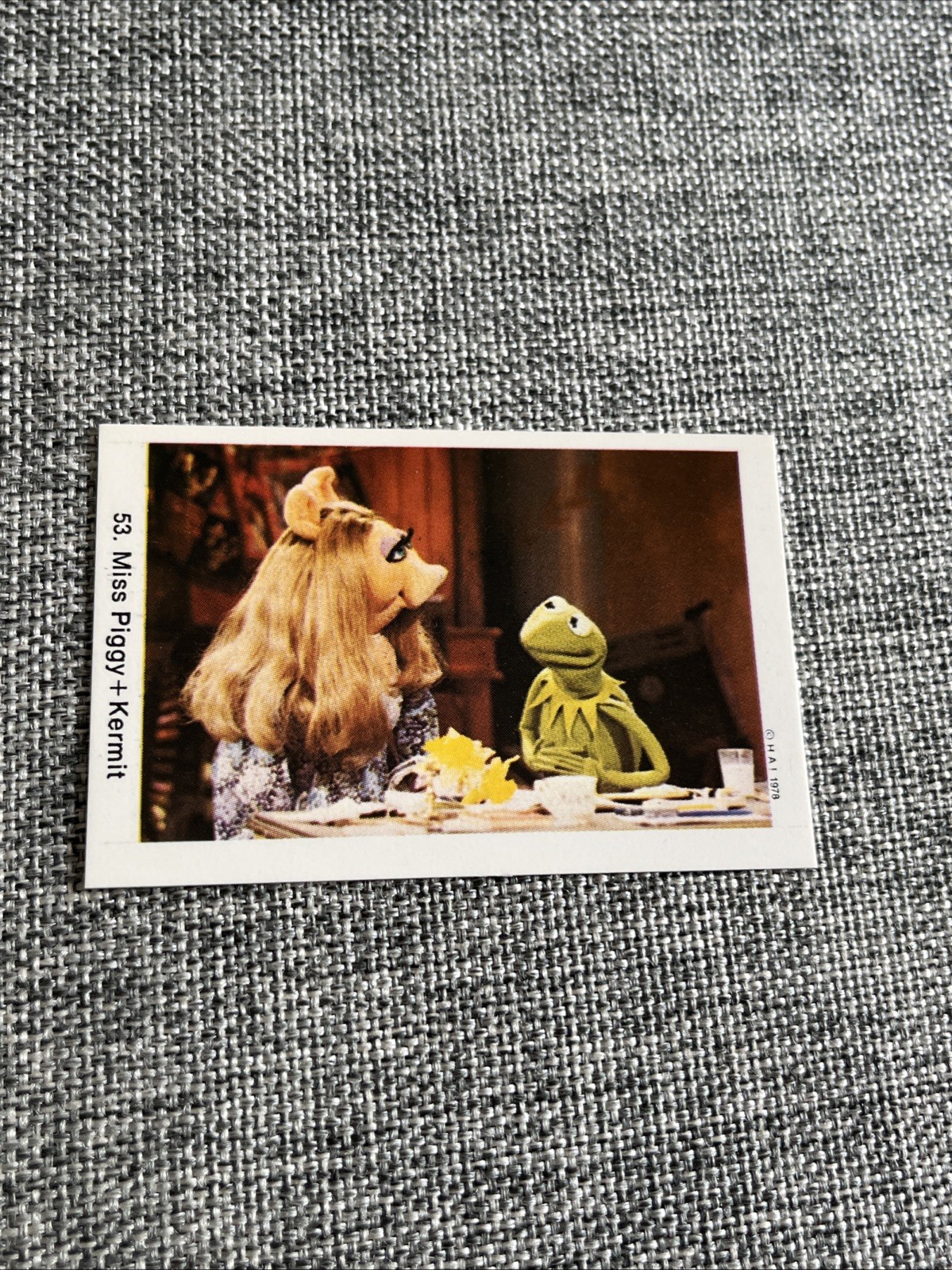 1978 #53 Miss Piggy + Kermit The Frog card The Muppet Show Muppets