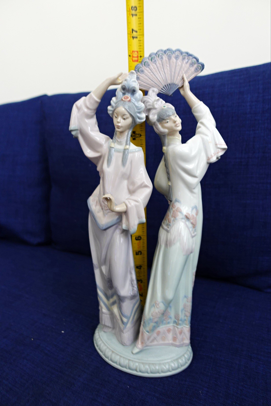 Lladró Porcelain vintage Singapore dancers Women Figurine w/ Fan 16in 1980s Lladró Porcelain vintage Singapore dancers Women Figurine w/ Fan 16in 1980s
