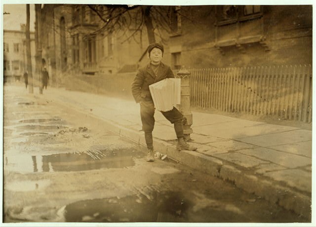 Photo:Bridgeport Connecticut 1909 Newspaper Boy Street Vendor