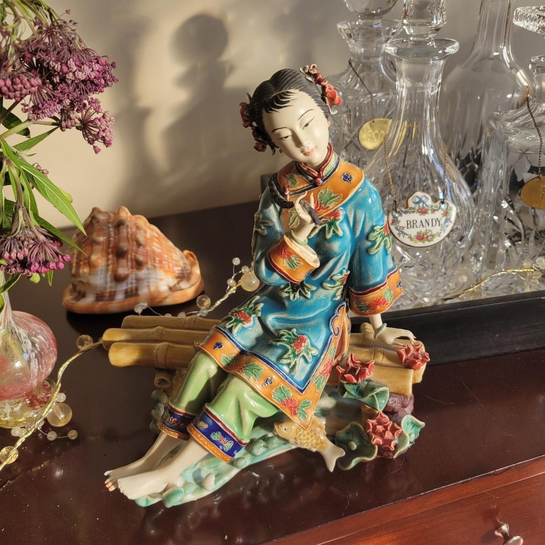 Beautiful Vtg Porcelain Chinese Shiwan Lady  Handcrafted + Signed 1950\'s- 1970\'s