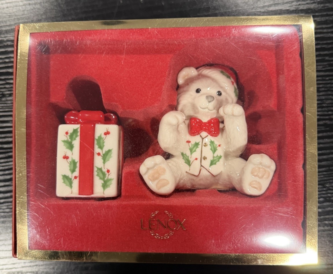 Vtg Lenox 2004 Holiday Teddy Bear & Present Salt & Pepper Shakers Christmas NEW Vtg Lenox 2004 Holiday Teddy Bear & Present Salt & Pepper Shakers Christmas NEW
