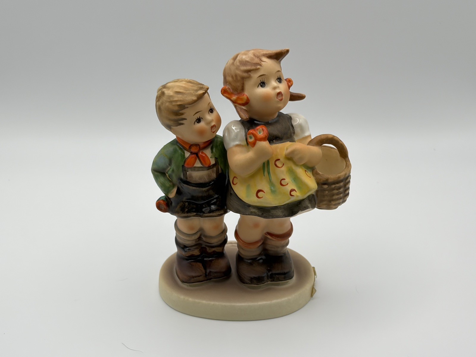 MI M.I. Hummel Figurine #49 Goebel Porcelain Vintage Retired Collectible MI M.I. Hummel Figurine #49 Goebel Porcelain Vintage Retired Collectible
