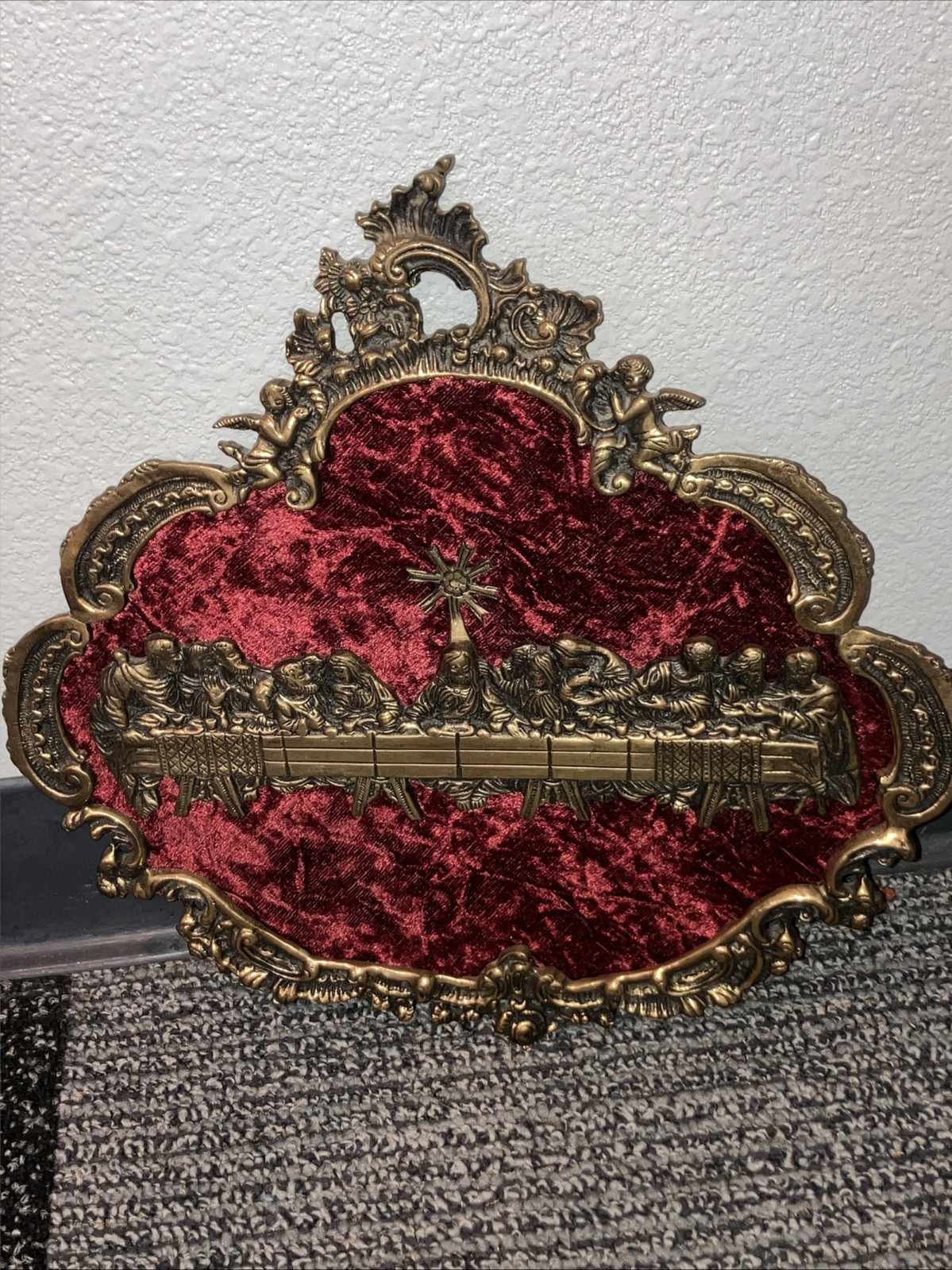 Vtg Ornate Angels Brass Frame Jesus Last Supper Red Velvet Wall Plaque Porta Vtg Ornate Angels Brass Frame Jesus Last Supper Red Velvet Wall Plaque Porta