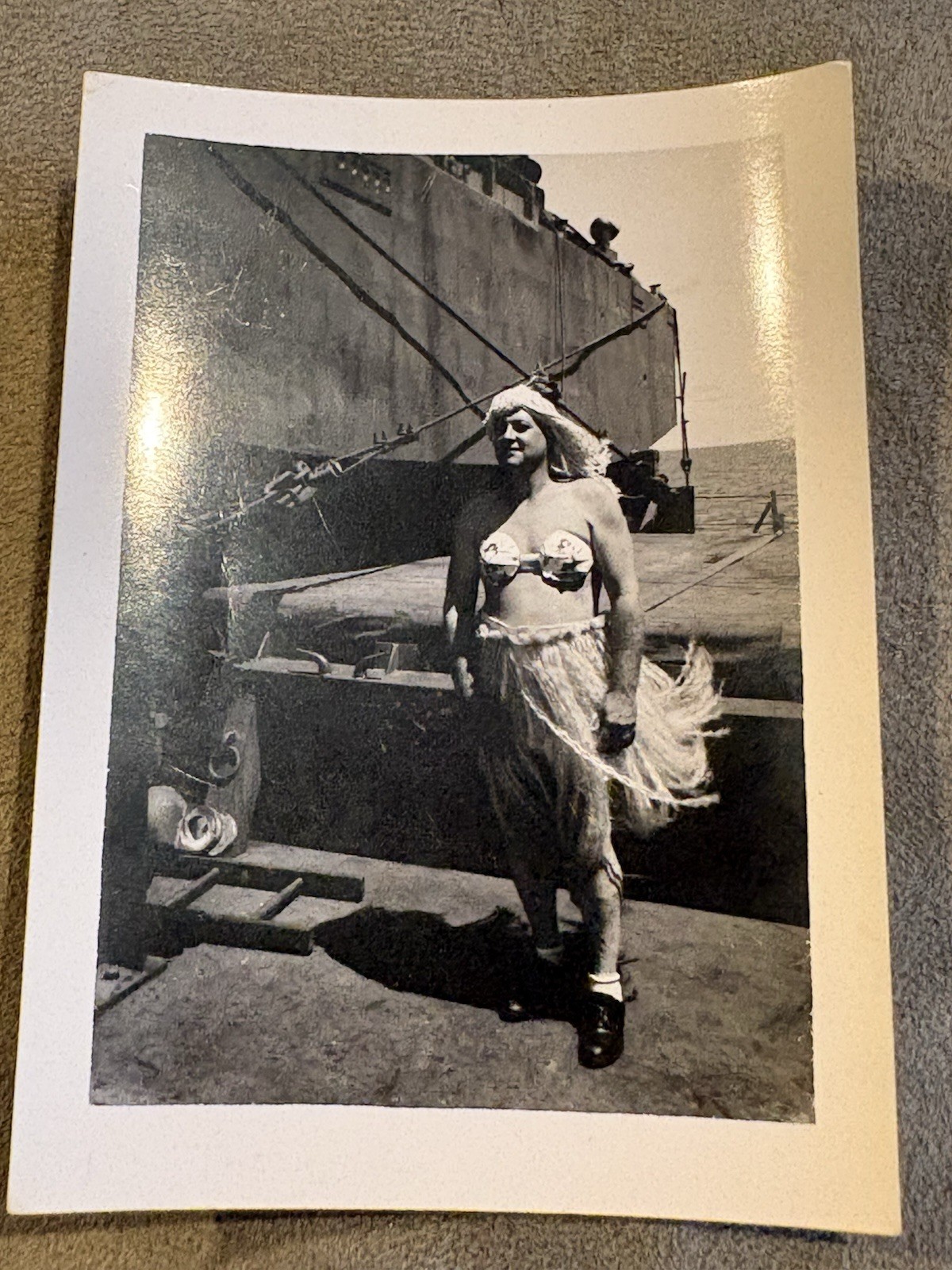 RARE 1940s🇺🇸PHOTO of MAN DRESSED LIKE a HULA GIRL/WW2 WAR TIME/GAY INTREST 👀