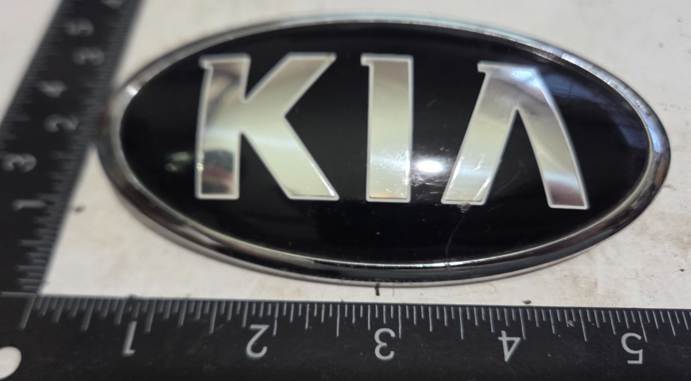 KIA SEDONA / SPORTAGE CIRCA \'18 FRONT EMBLEM 86320 A4000 {6923}