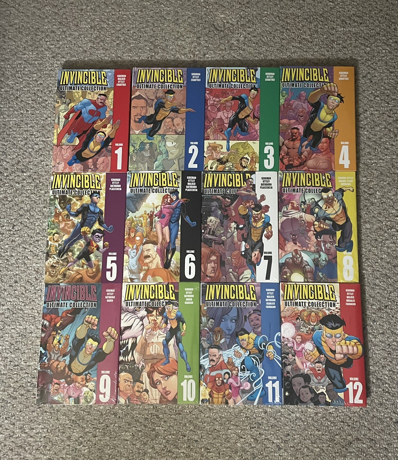 Invincible Ultimate Collection Volume 1-12 HC Complete Set Image Comics *FLAWED* Invincible Ultimate Collection Volume 1-12 HC Complete Set Image Comics *FLAWED*