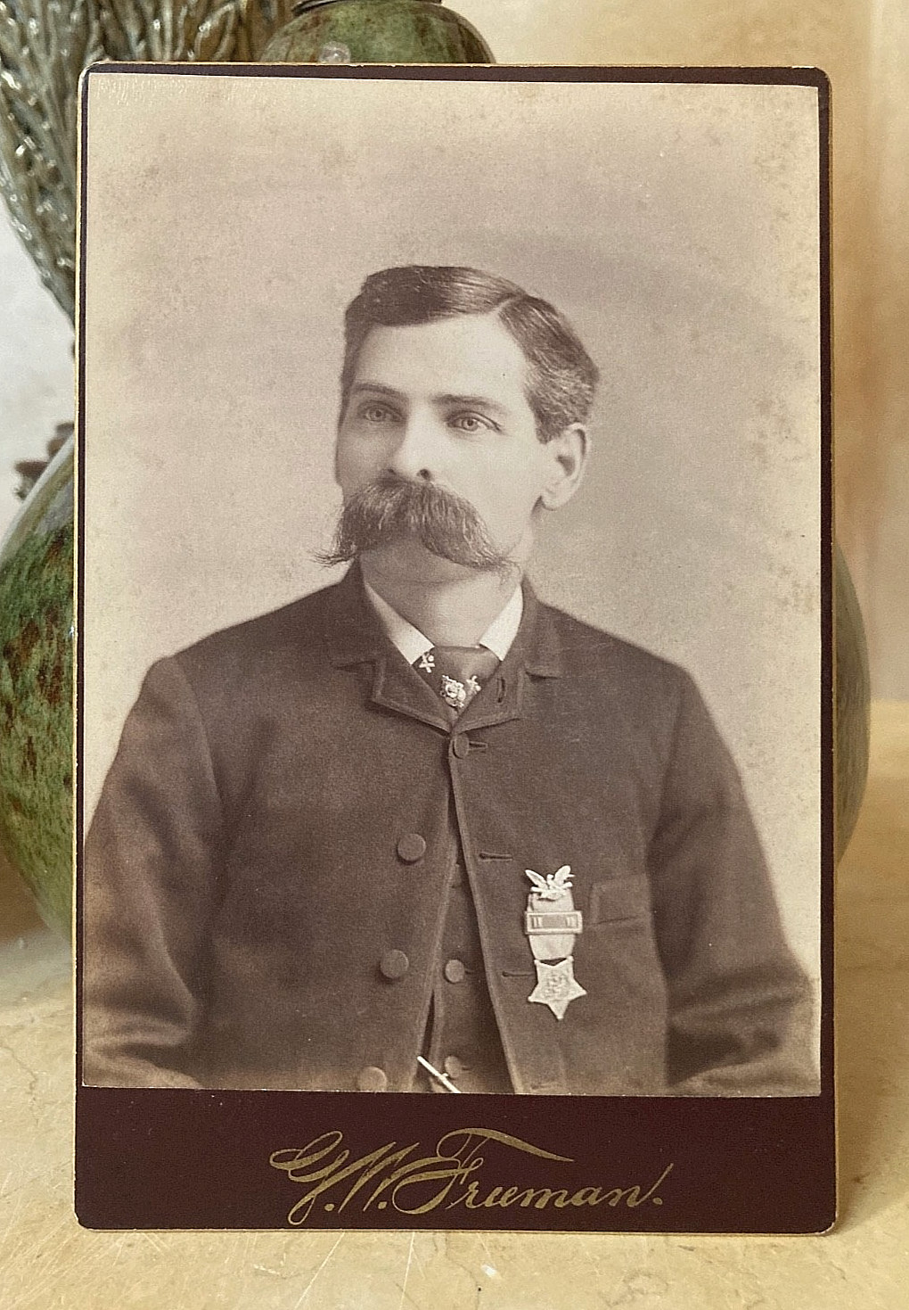 1888-95 GAR Civil War Veteran Cabinet Photo Freeman Charlestown MA. ID'd officer