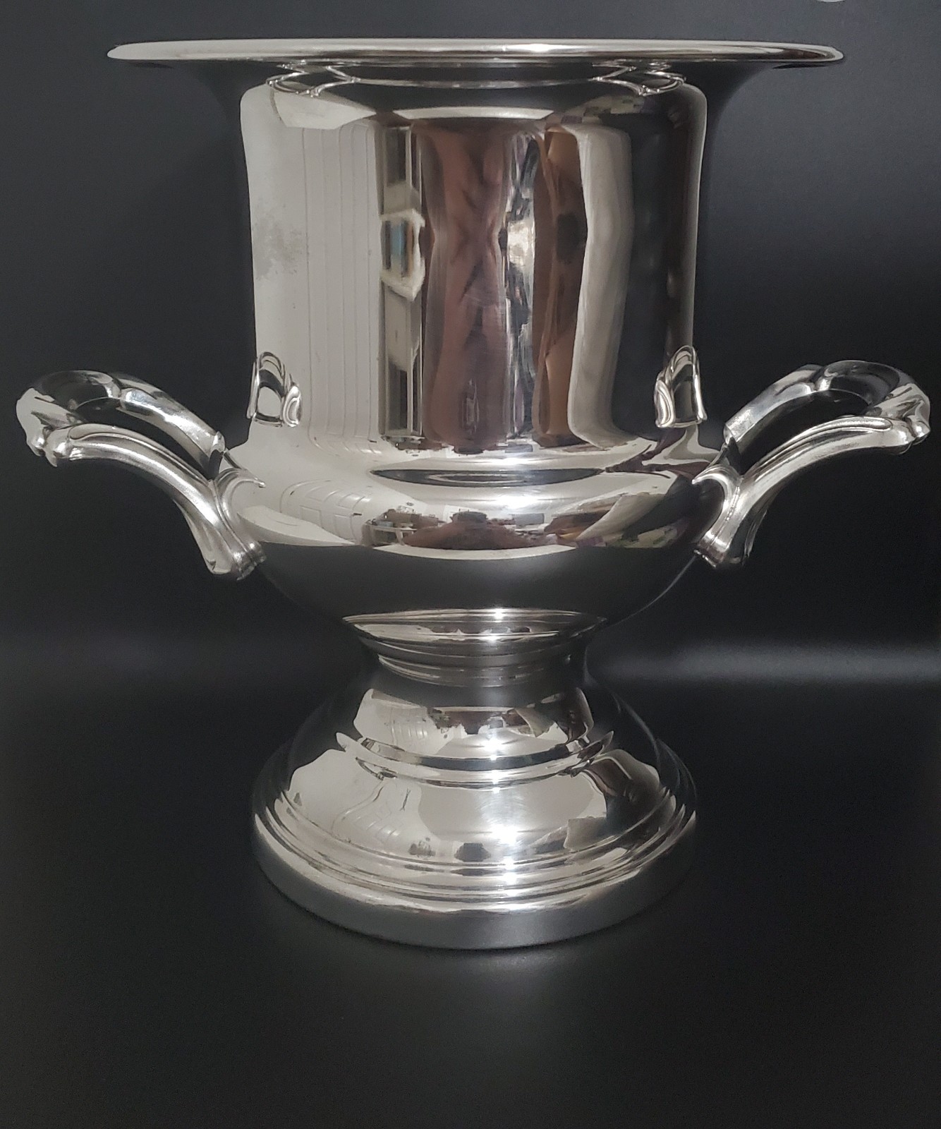Vintage Oneida silver plate champagne wine chiller ice bucket trophy style