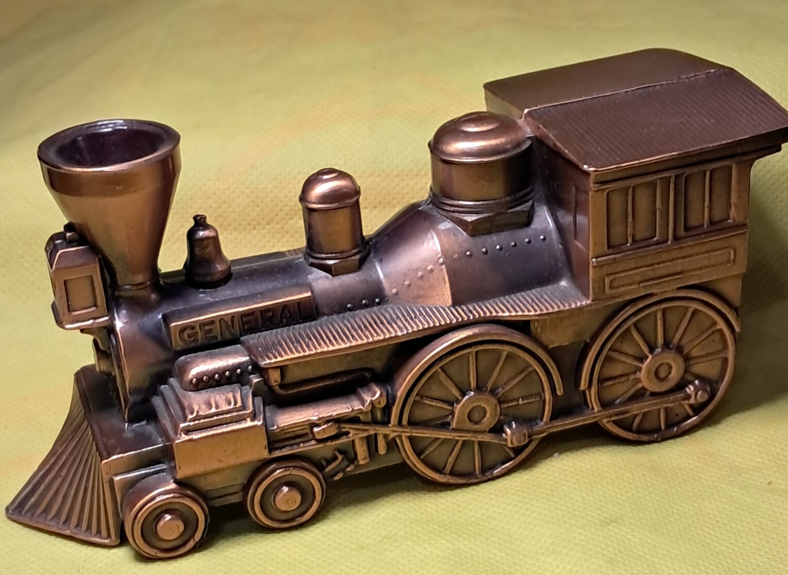 Vtg 1974 Banthrico Chicago USA Diecast Metal General Steam Locomotive Coin Bank
