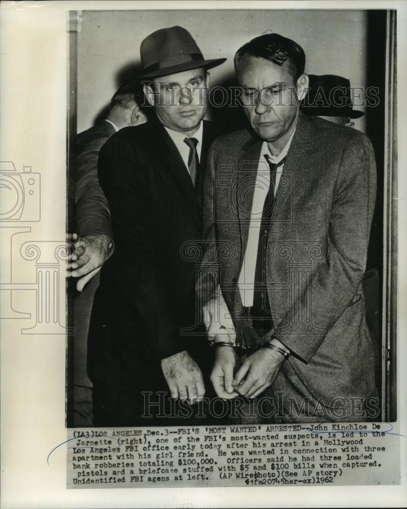 1962 Press Photo John Kinchloe De Jarnette arrested by FBI agents in Hollywood