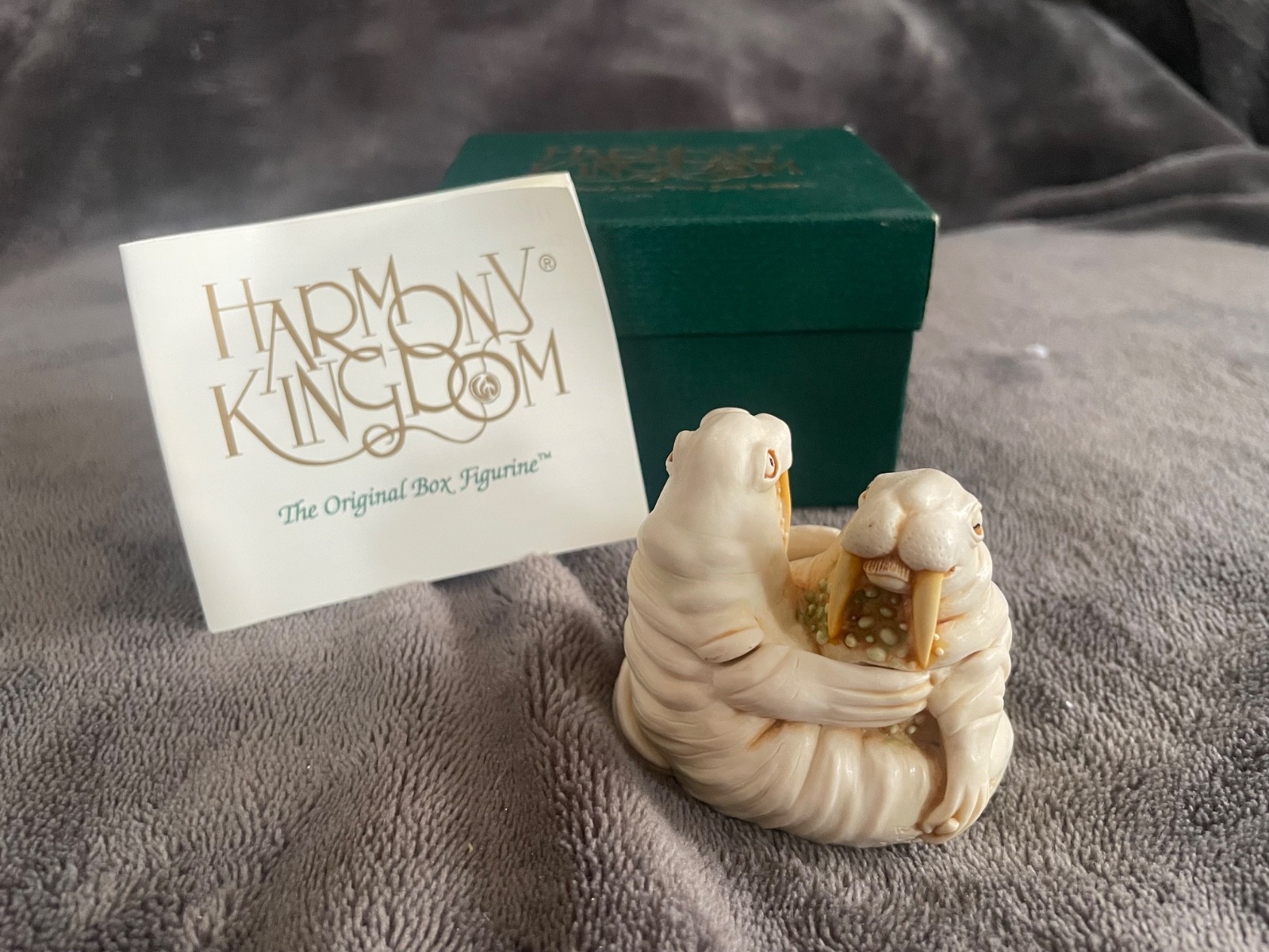 Harmony Kingdom - LOVE SEAT - 1994 Walruses Small Treasure Jest - w/Box TJWA