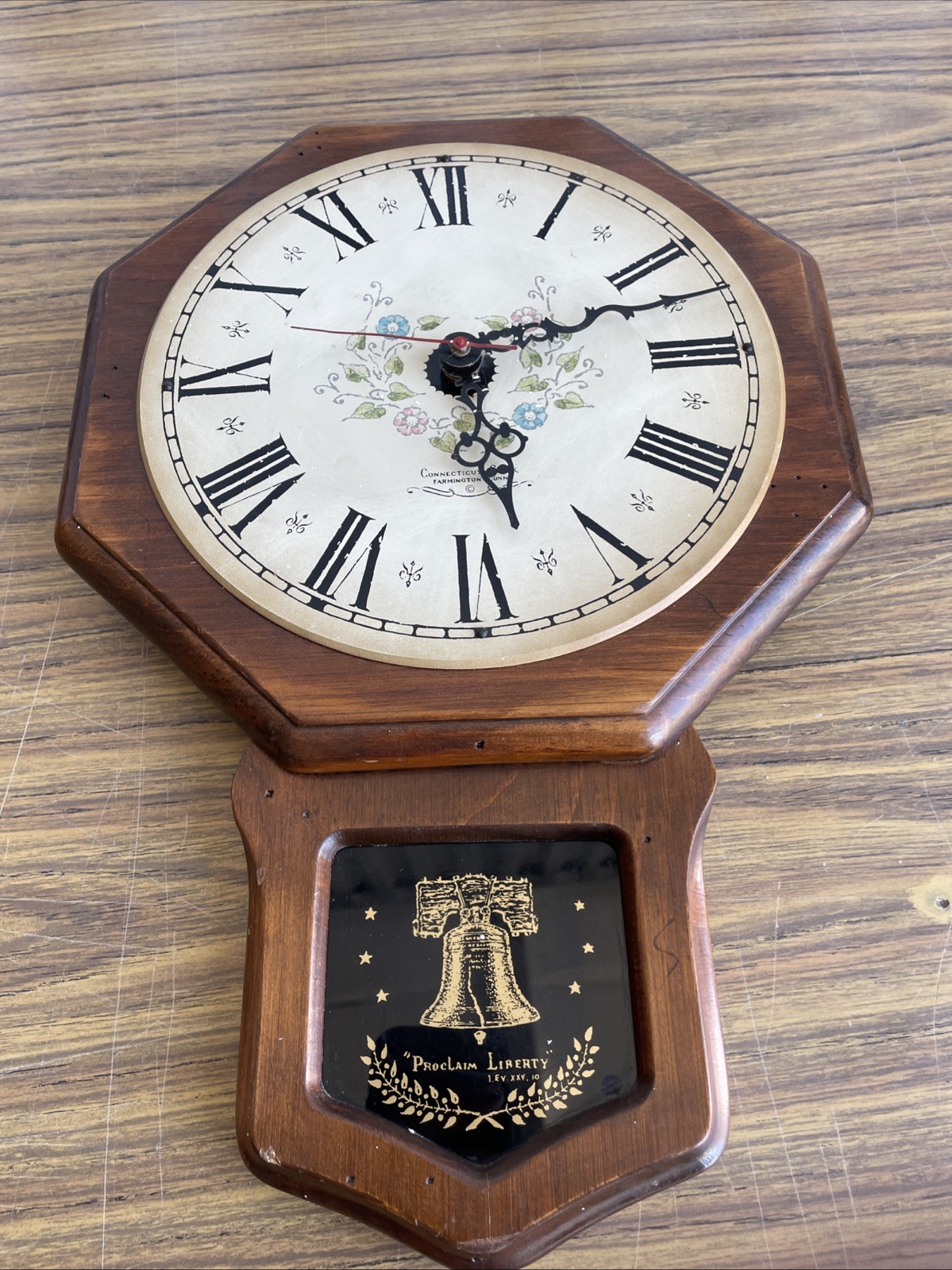 Antique The Connecticut Clock Company Wooden Wall Clock 1970 Antique The Connecticut Clock Company Wooden Wall Clock 1970