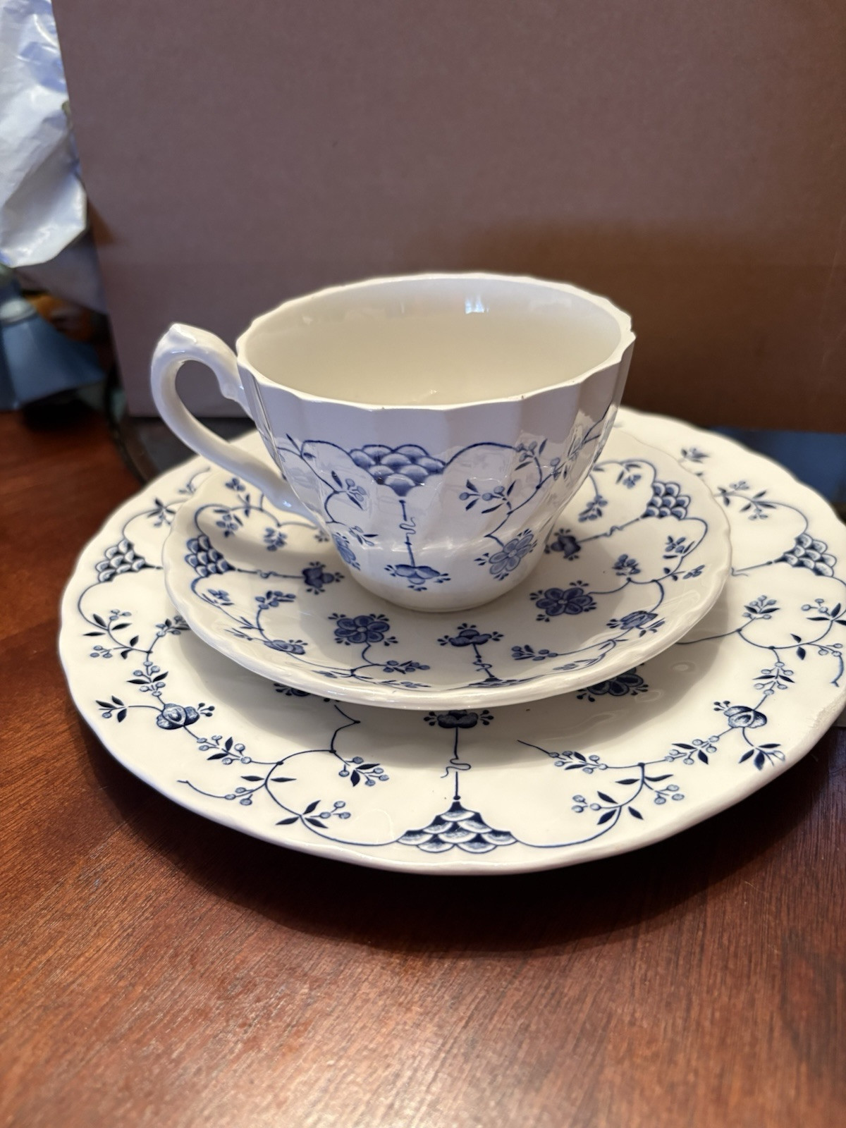 Finlandia plate saucer and tea cup set.PI 11.8 Oz.8 In. W.C. Is 4.8o.z2/3/4 L. Finlandia plate saucer and tea cup set.PI 11.8 Oz.8 In. W.C. Is 4.8o.z2/3/4 L.
