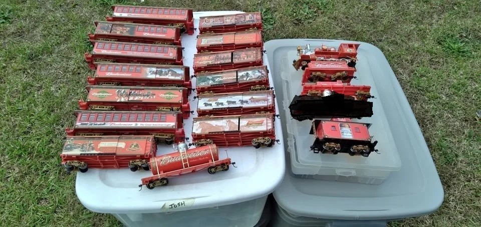 Hawthorne Village Budweiser Train Locomotive Tender Set+15 Dif Cars and Caboose