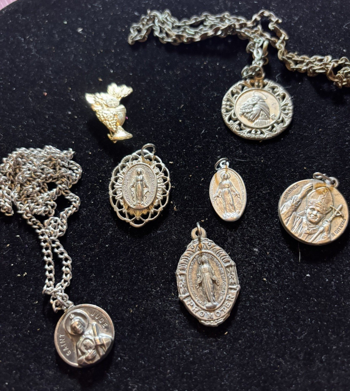 Mixed Lot of 7 Vintage Religious Medals/ Pendants Mixed Metals, some state Italy