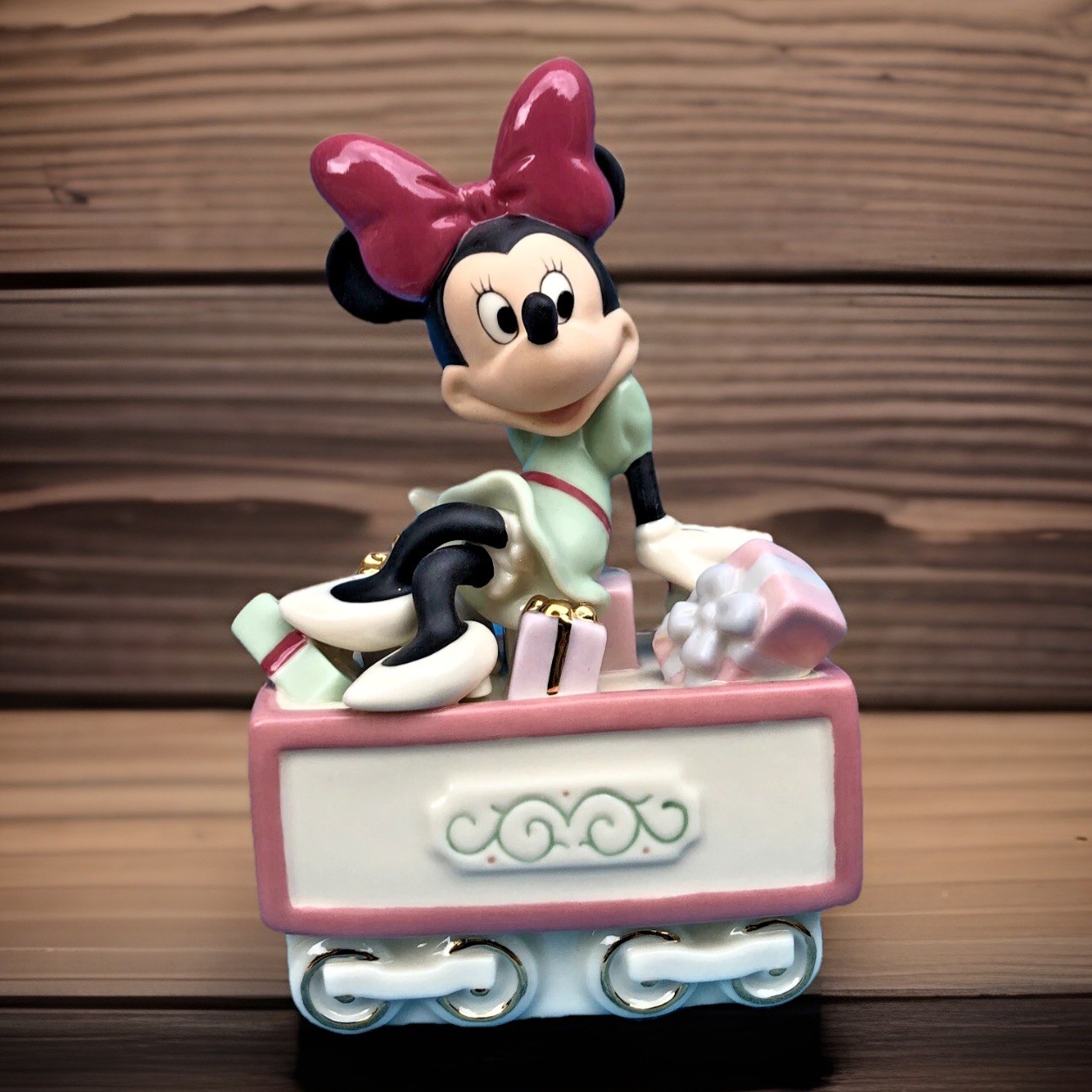 New Lenox Disney Minnie’s Christmas Car Train 6\