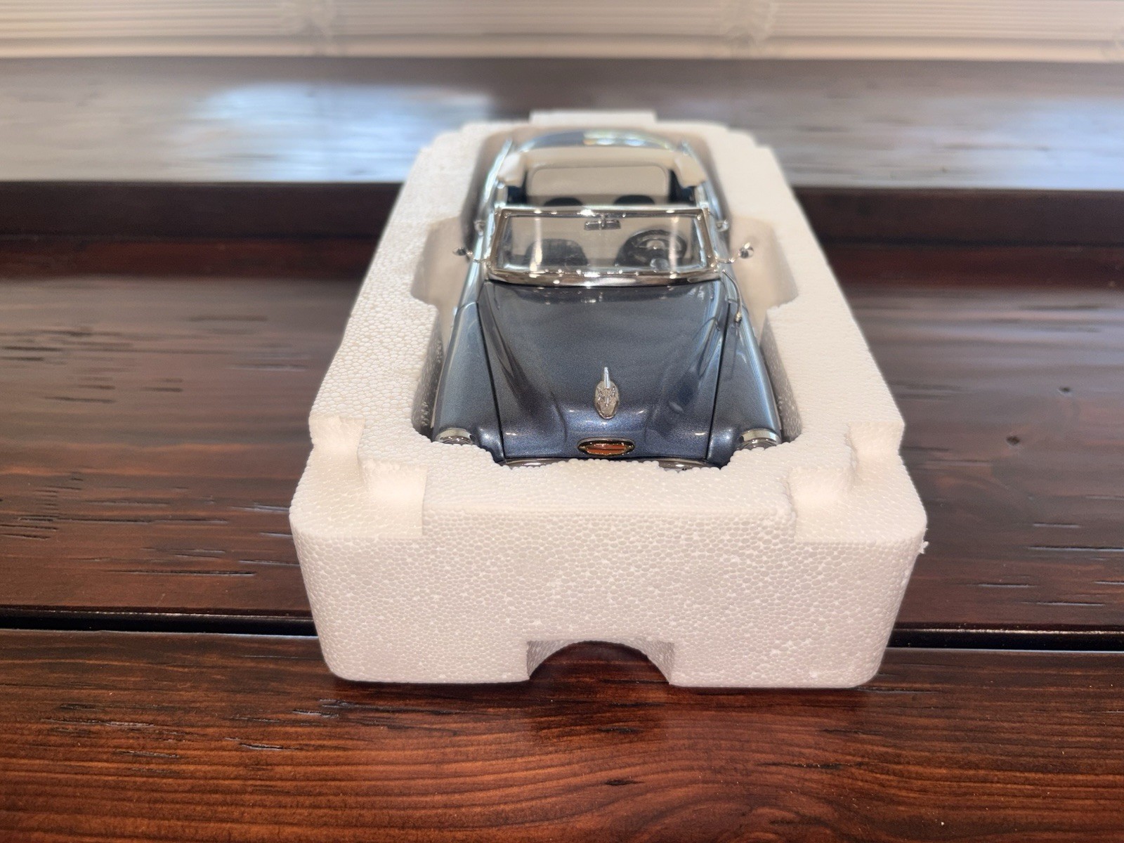Danbury Mint 1953 Buick Skylark Convertible 1:24 W/ Box and COA Danbury Mint 1953 Buick Skylark Convertible 1:24 W/ Box and COA