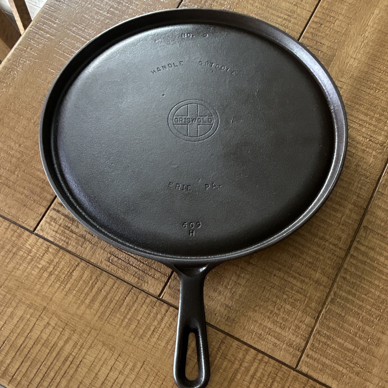 Griswold Cast Iron No. 9 Round Flat-Bottom Skillet/Griddle 609H ERIE PA