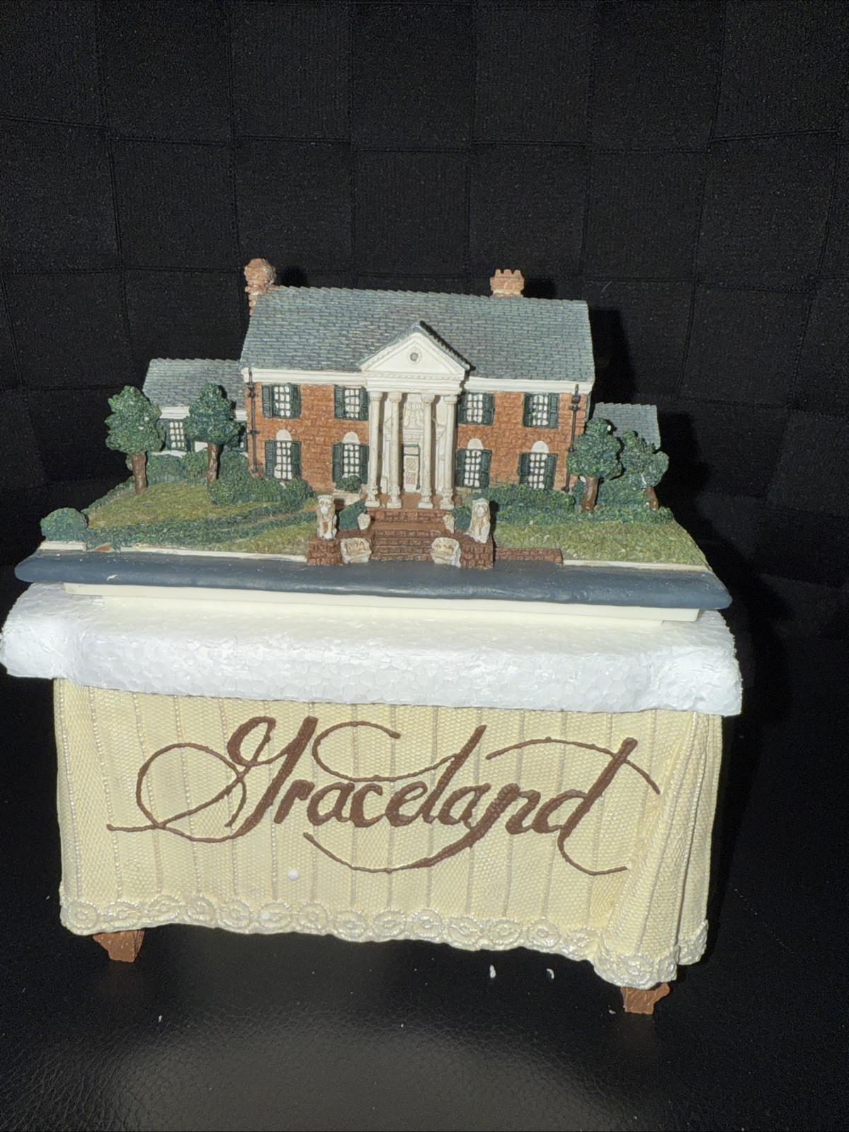 RARE Elvis Presley's GRACELAND The King Vintage 1998 Figurine Music Box Original RARE Elvis Presley's GRACELAND The King Vintage 1998 Figurine Music Box Original