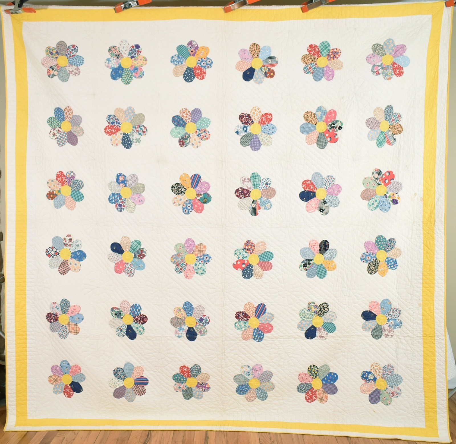 XL Vintage Daisy Applique Antique Quilt d. 