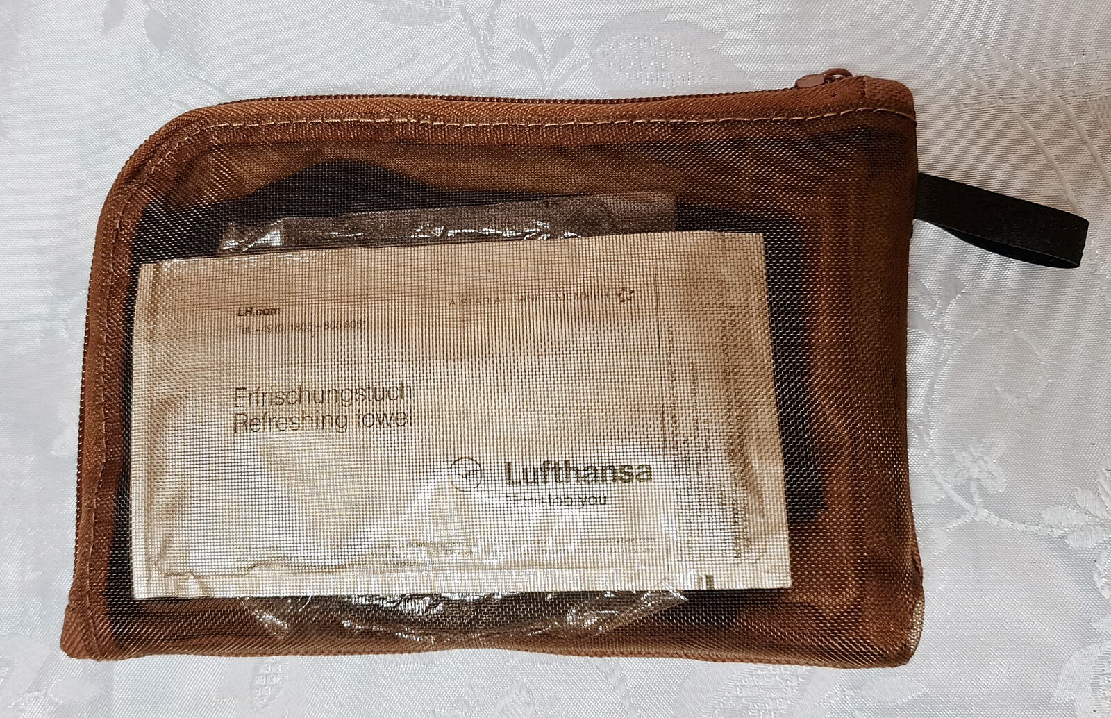AUTHENTIC AIRLINES LUFTHANSA BUSINESS CLASS KIT TRAVEL COSMETIC BAG PURSE