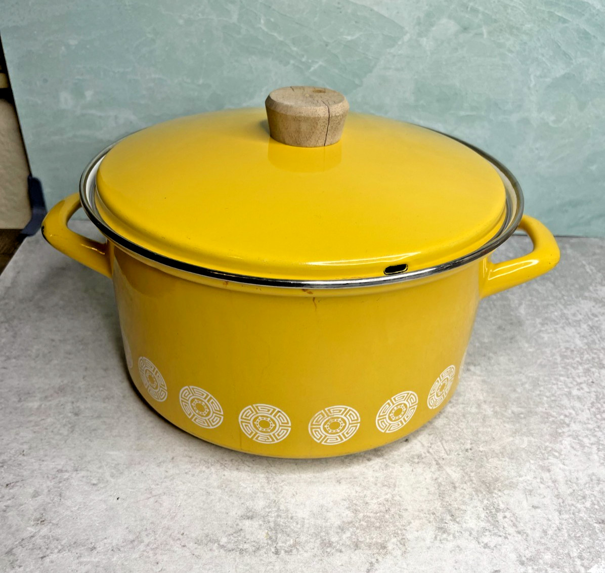 Vintage Mid Century Yellow Enameled Stock Pot 4 QT Quart Dutch Oven