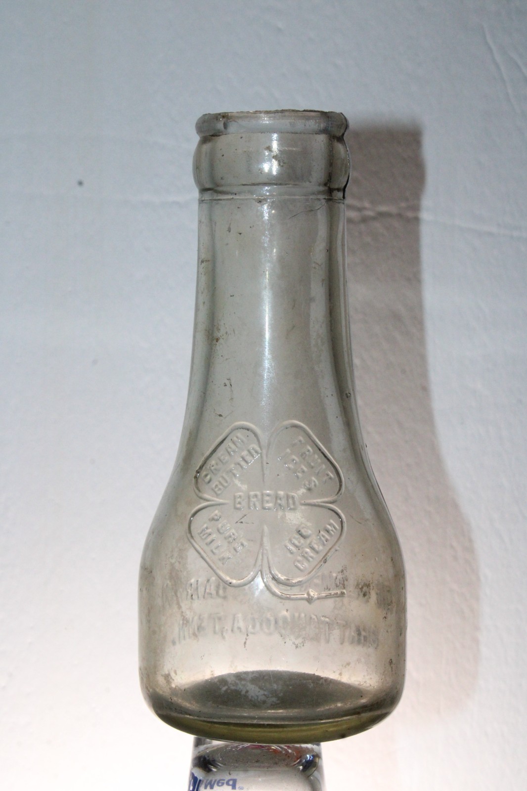 CHATTANOOGA TENN CLOVER LEAF DAIRY MILK BOTTLE BREAD CREAM BUTTER ICE CREAM 7''