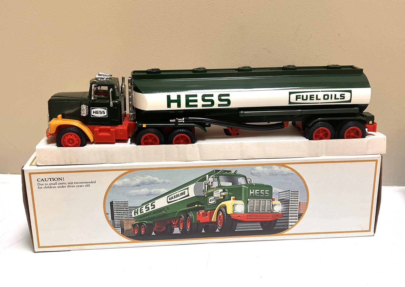 Vintage 1984 Hess LIGHTS WORK Fuel Oil Tanker Toy Truck Bank Original Box Clean Vintage 1984 Hess LIGHTS WORK Fuel Oil Tanker Toy Truck Bank Original Box Clean