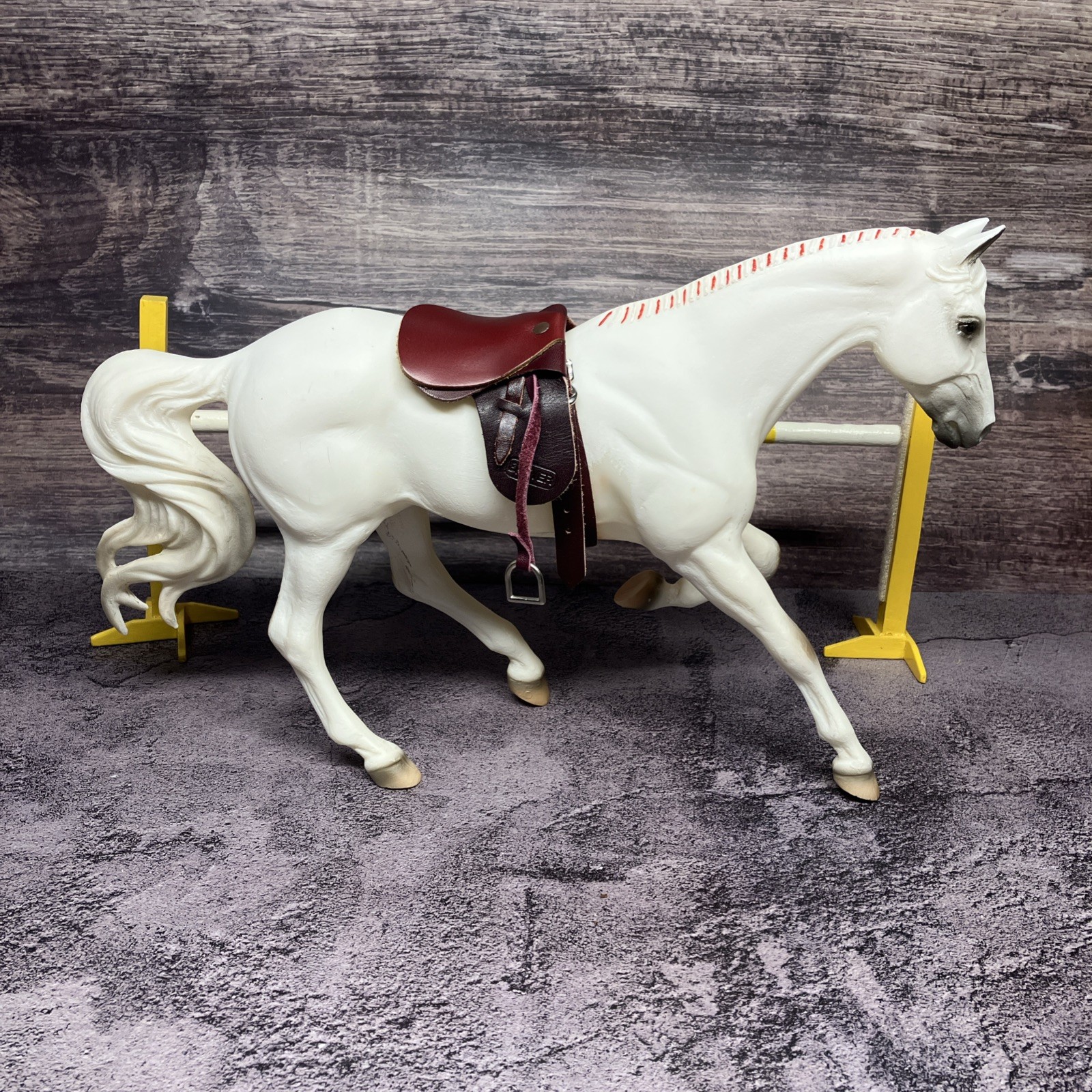Breyer Horse # 495 Gem Twist Champion Show Jumper Red Dot Braids Pre-Owned Breyer Horse # 495 Gem Twist Champion Show Jumper Red Dot Braids Pre-Owned
