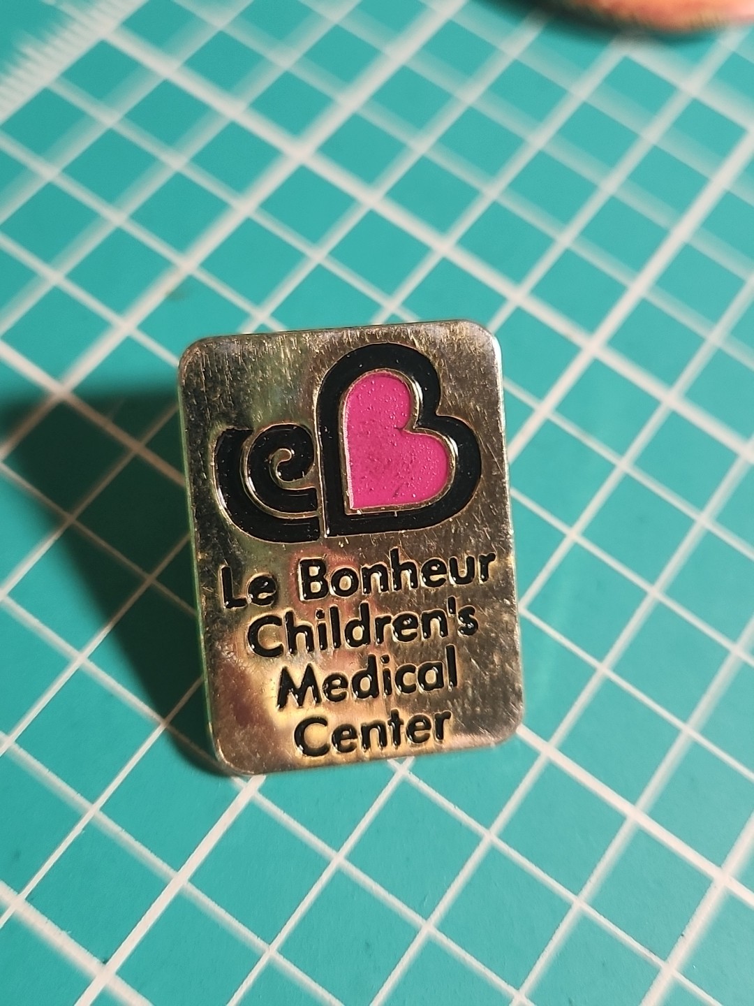 Vtg Le Bonheur Childrens Medical Center Gold Tone Lapel Pin Vtg Le Bonheur Childrens Medical Center Gold Tone Lapel Pin