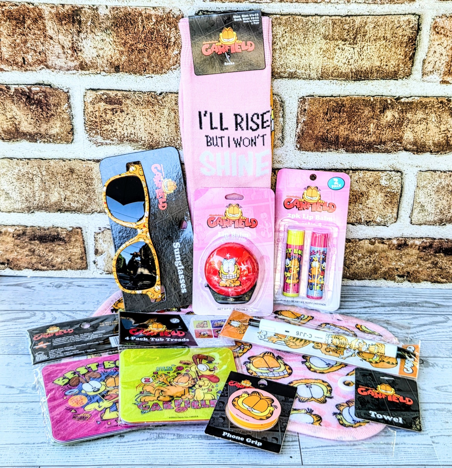 Garfield Self-Care Gift Set 8pc Socks Sunglasses Lip Balm Phone Grip Pen NEW