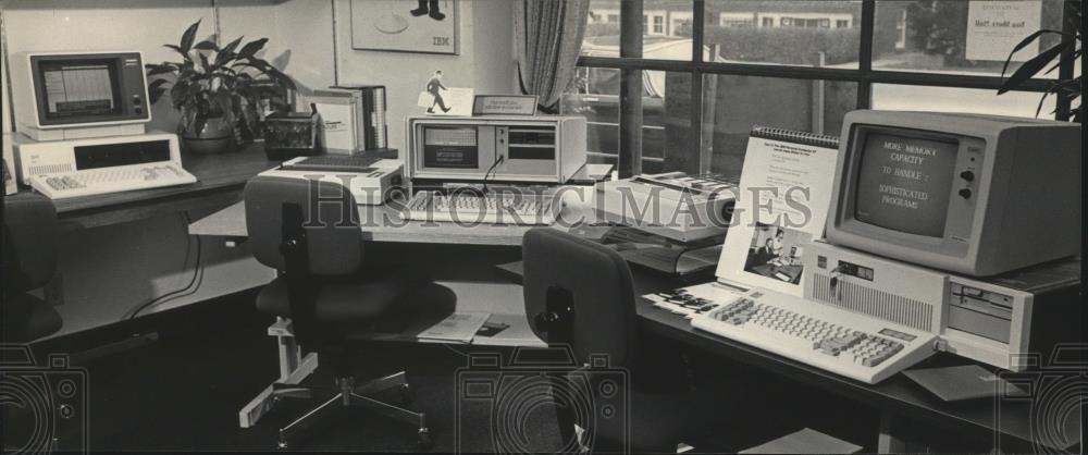 1984 Press Photo Home Computers for Educational Use - mja79710