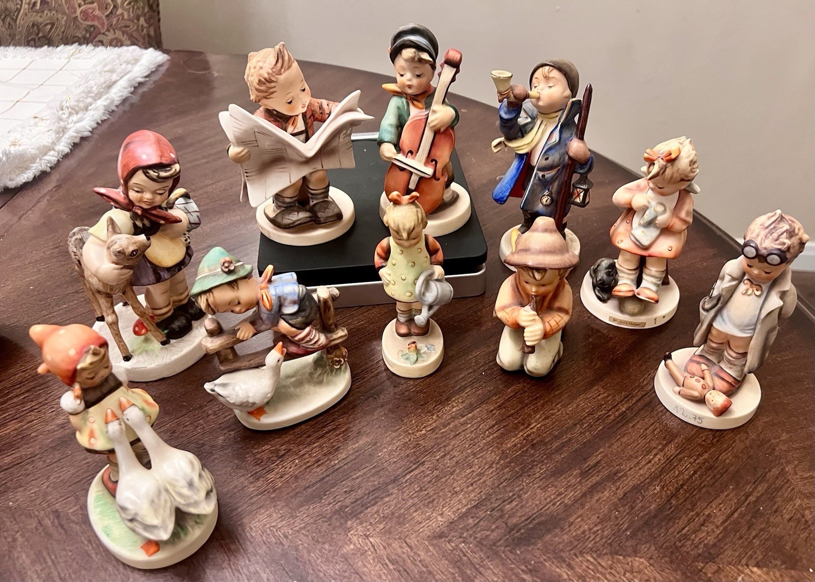 Goebel Hummel figurines Lot Of 10 Mixed Sizes.  