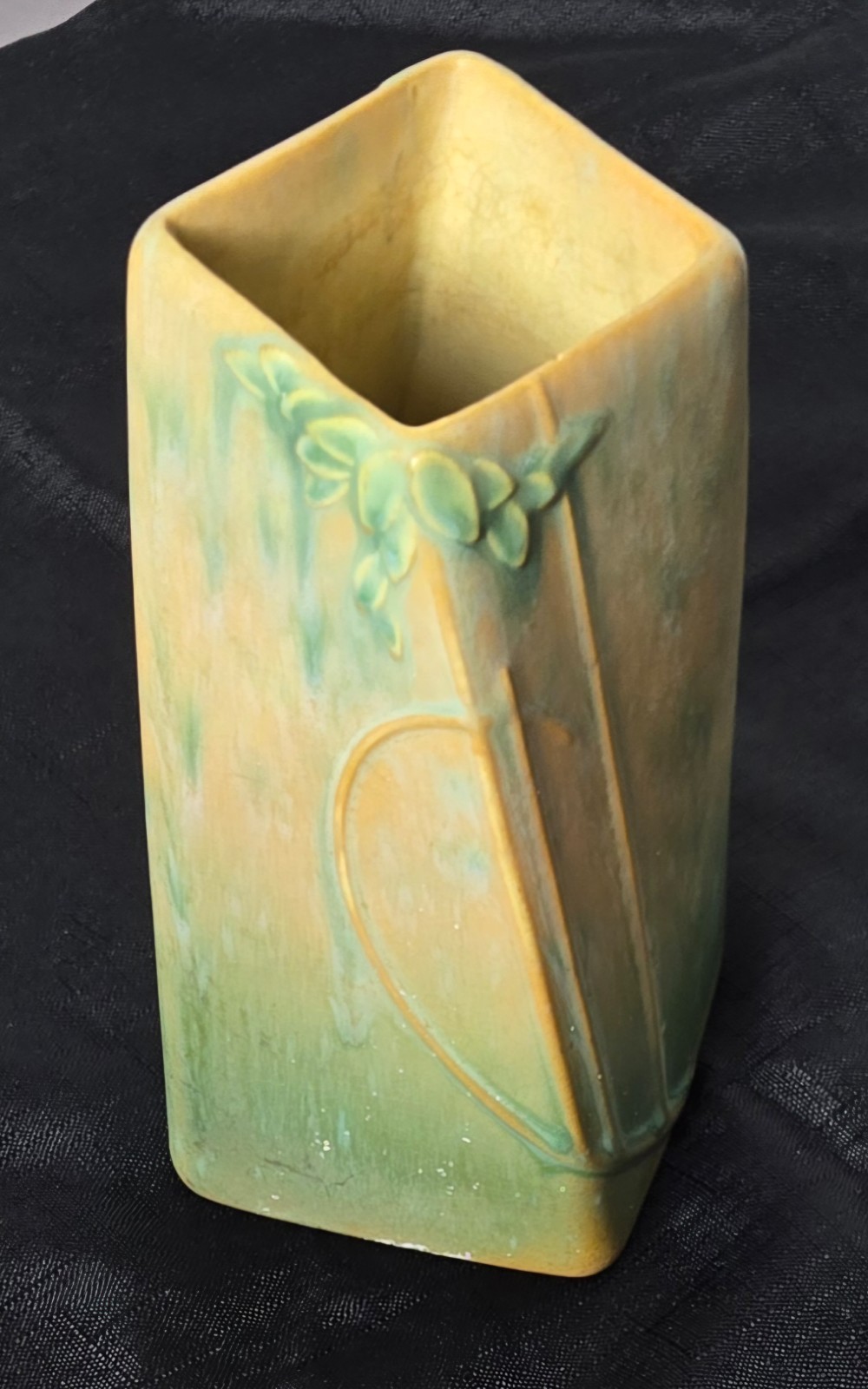 Roseville Futura Green 1928 Vintage Art Deco Pottery Ceramic Twist Vase 398-6 Roseville Futura Green 1928 Vintage Art Deco Pottery Ceramic Twist Vase 398-6