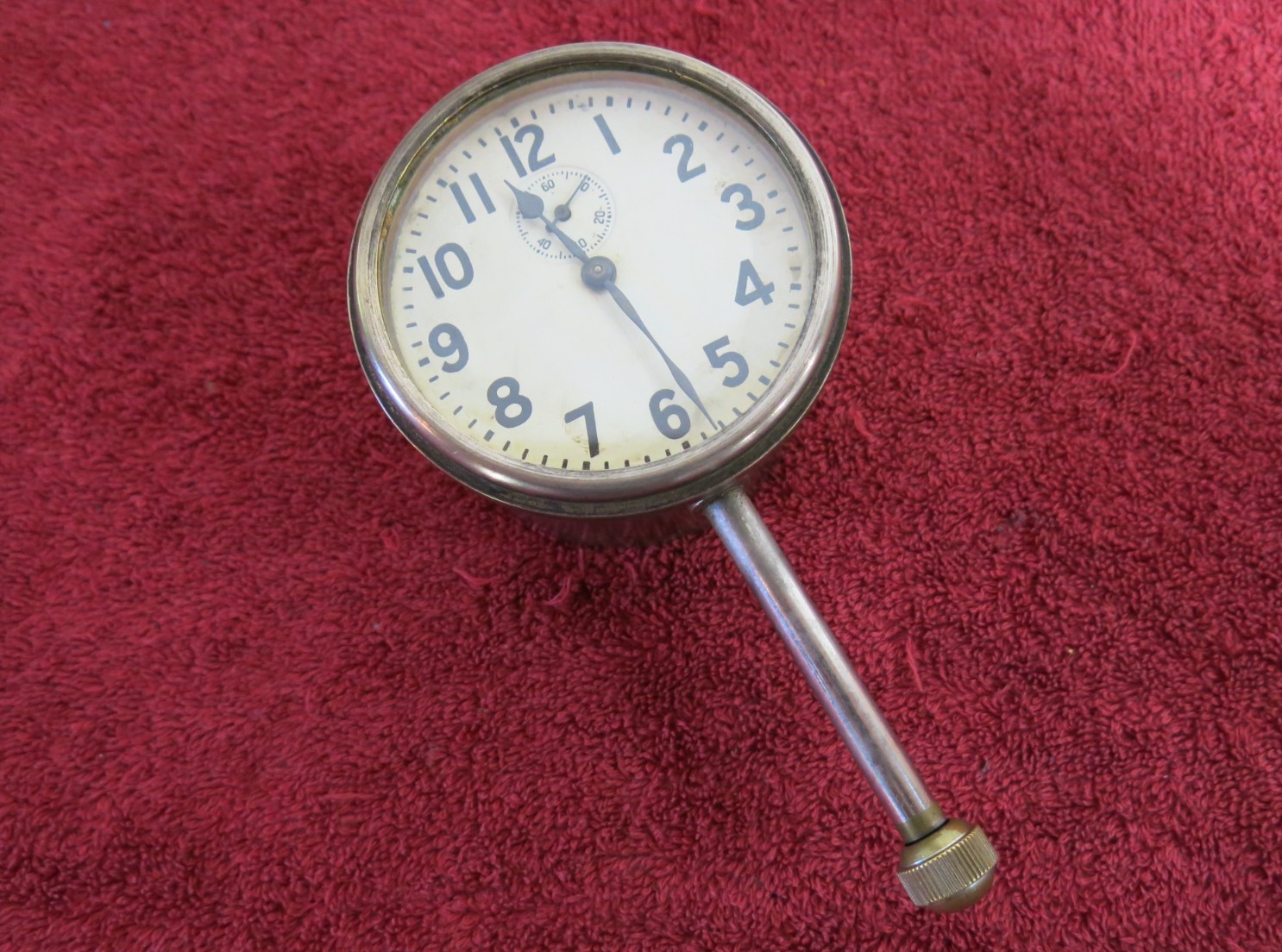 VINTAGE CAR WIND UP CLOCK/NO NAME/WORKS/3 1/4\