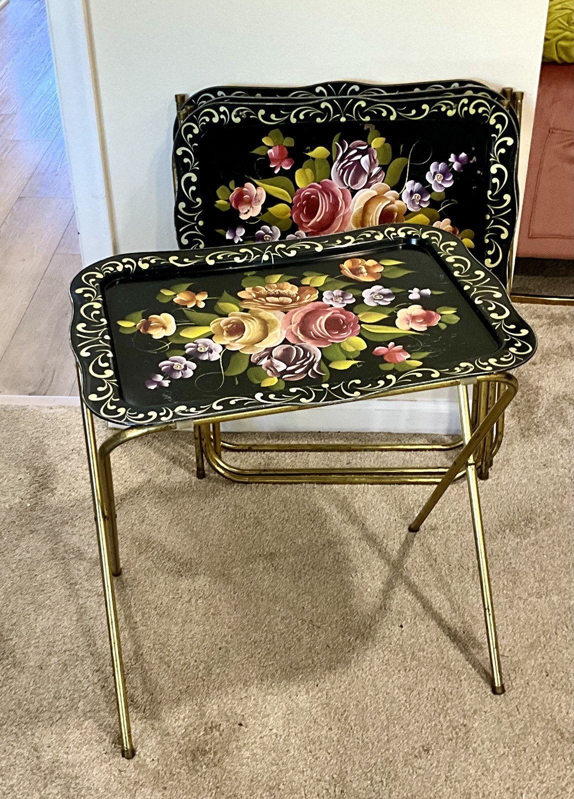 Vintage MCM Toleware Floral Metal TV Trays Set of 2 Folding Brass Stand GUC Vintage MCM Toleware Floral Metal TV Trays Set of 2 Folding Brass Stand GUC
