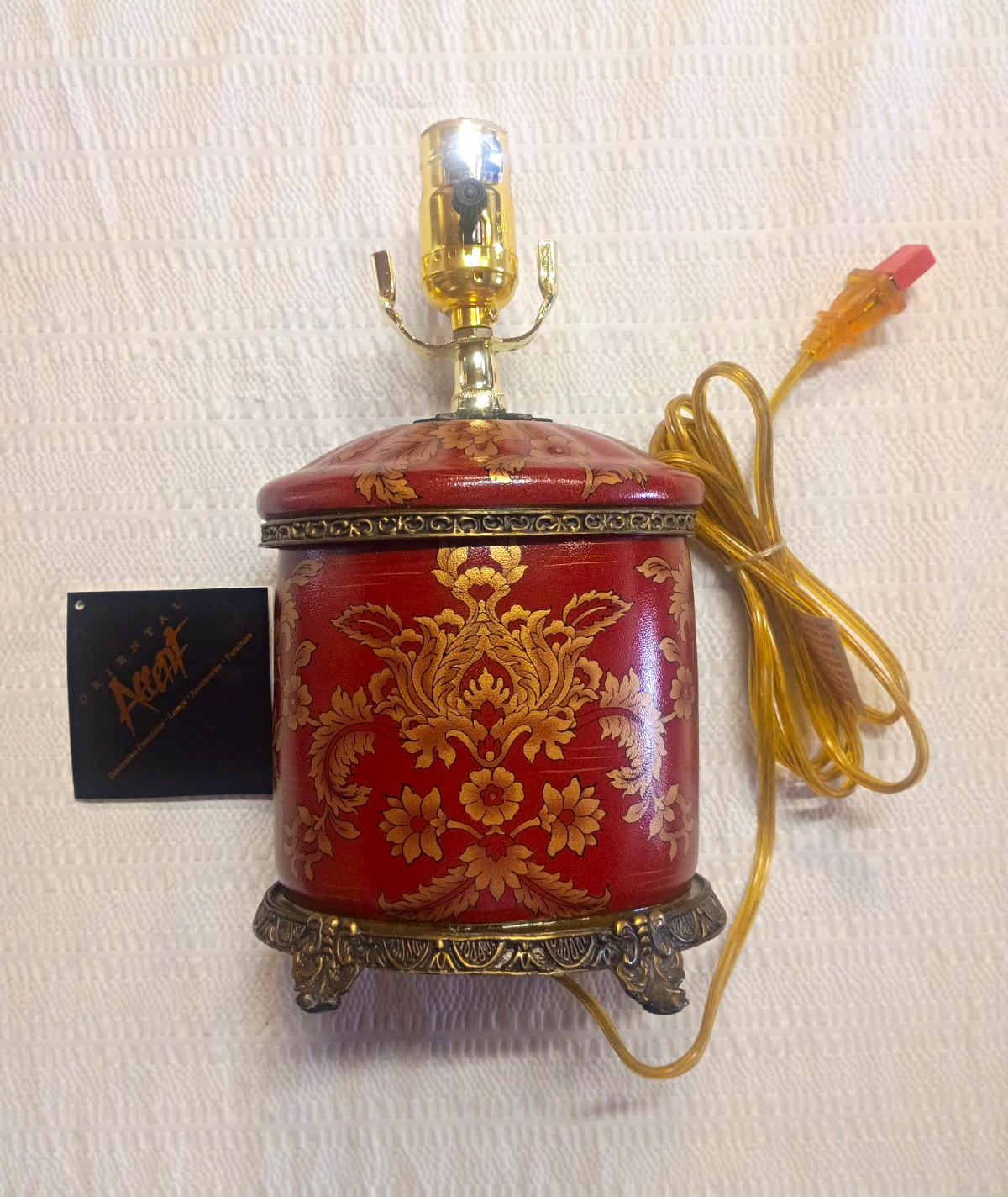 VTG Oriental Accents Red & Gold Floral Table Lamp, Corded Electric, Knob Control VTG Oriental Accents Red & Gold Floral Table Lamp, Corded Electric, Knob Control
