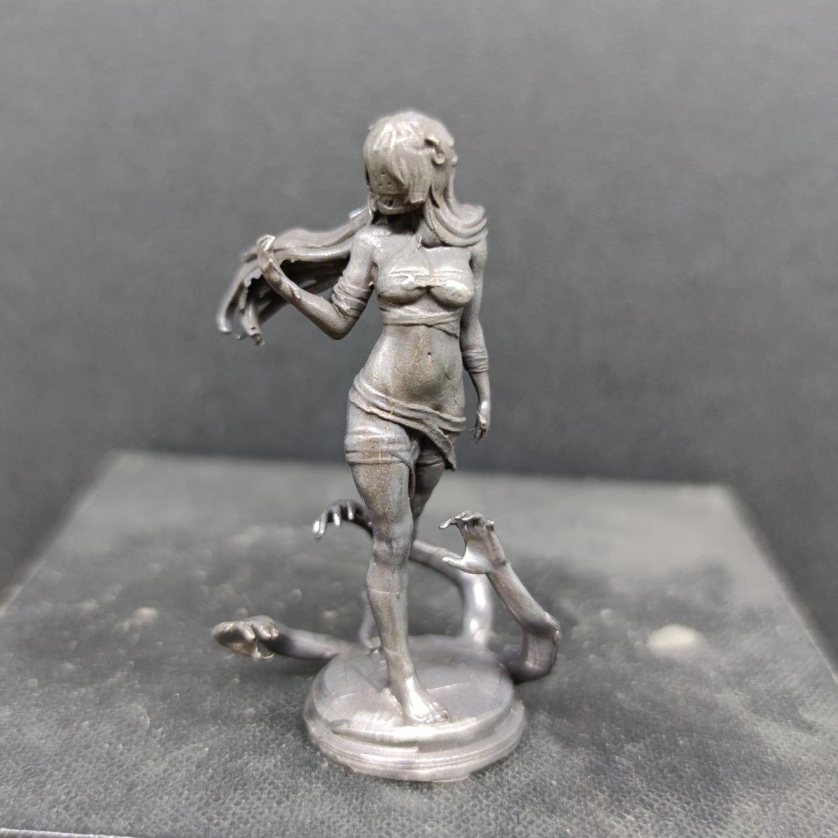 Black Long-Haired Sexy Female Bronze Statue As A Tabletop Decoration Item Black Long-Haired Sexy Female Bronze Statue As A Tabletop Decoration Item