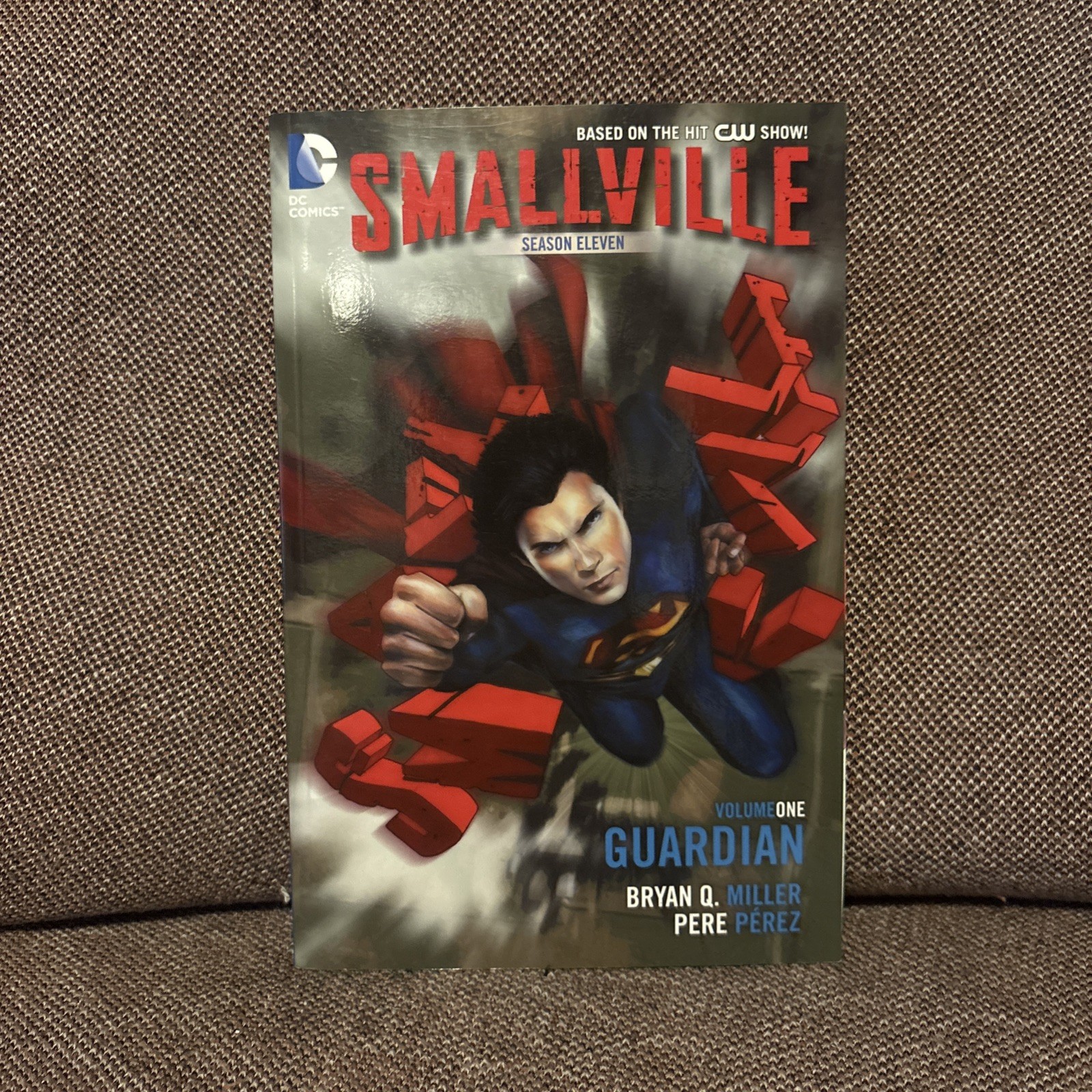 Smallville Season 11 Vol 1 Guardian DC Comics (2013) - Graphic Novel, Paperback Smallville Season 11 Vol 1 Guardian DC Comics (2013) - Graphic Novel, Paperback