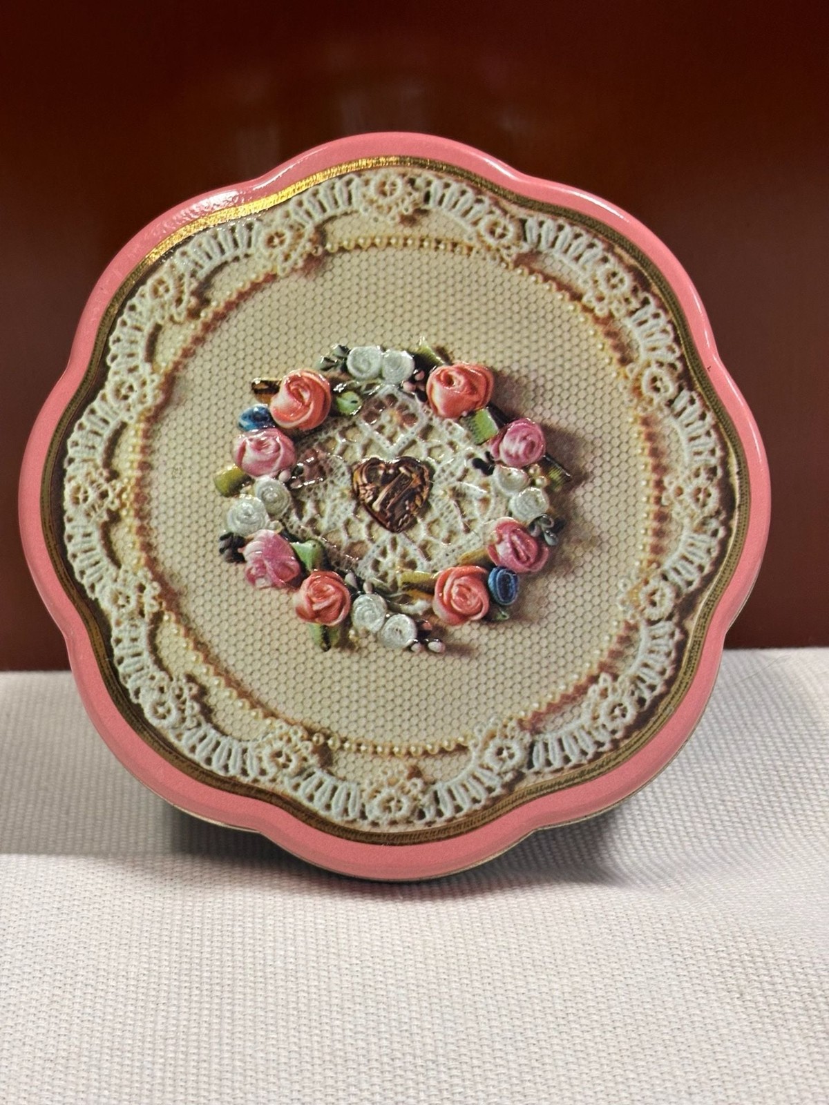 Vintage 1981 Avon Valentine\'s Day Floral Pink Lace Tin Container