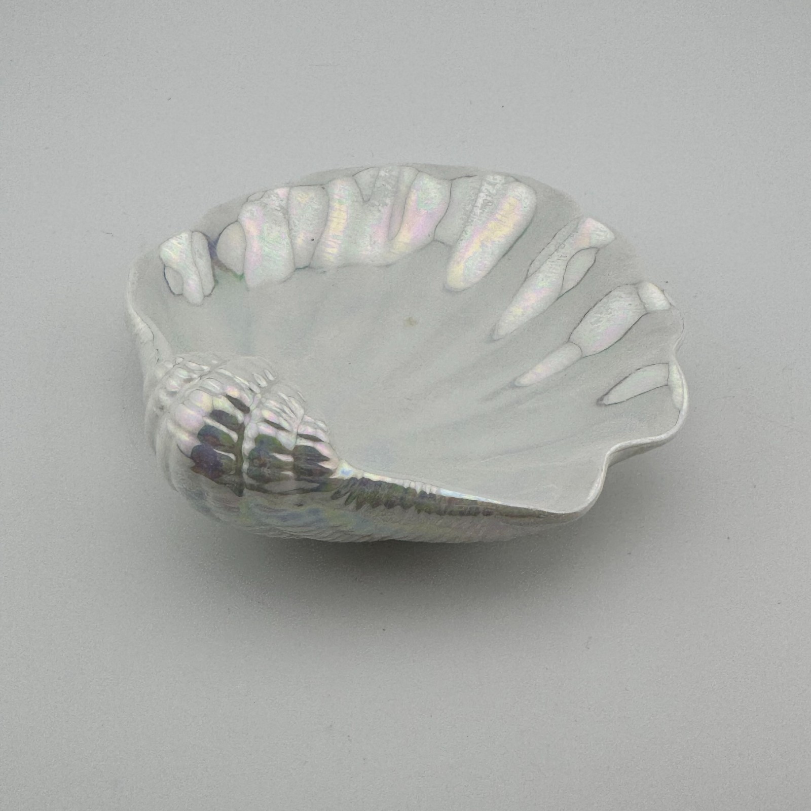 Avon Iridescent Seashell Trinket Soap Dish 5.25’’ x 5.25” Mother of Pearl Luster