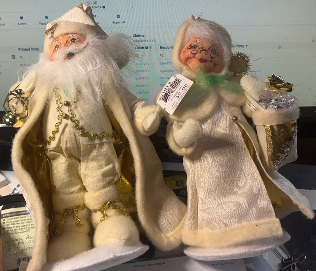 Rare Annalee Elegant Mr and Mrs. Santa With Lantern and Gift Bag 9
