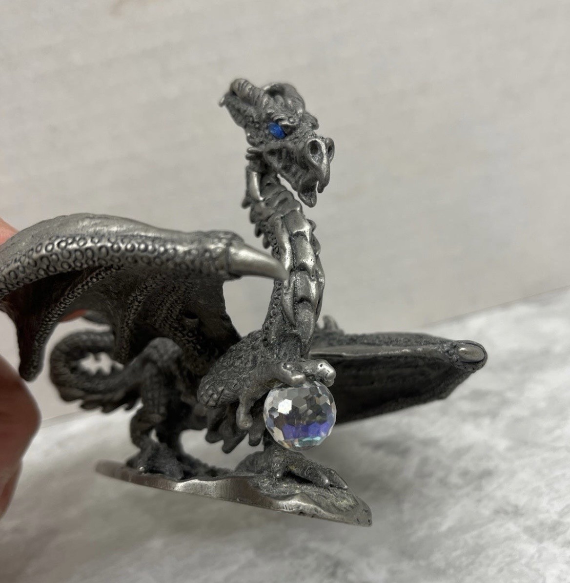 Vtg 1999 Rawcliffe Pewter Dragon Figurine w/Faceted Crystal Ball TSR D&D READ