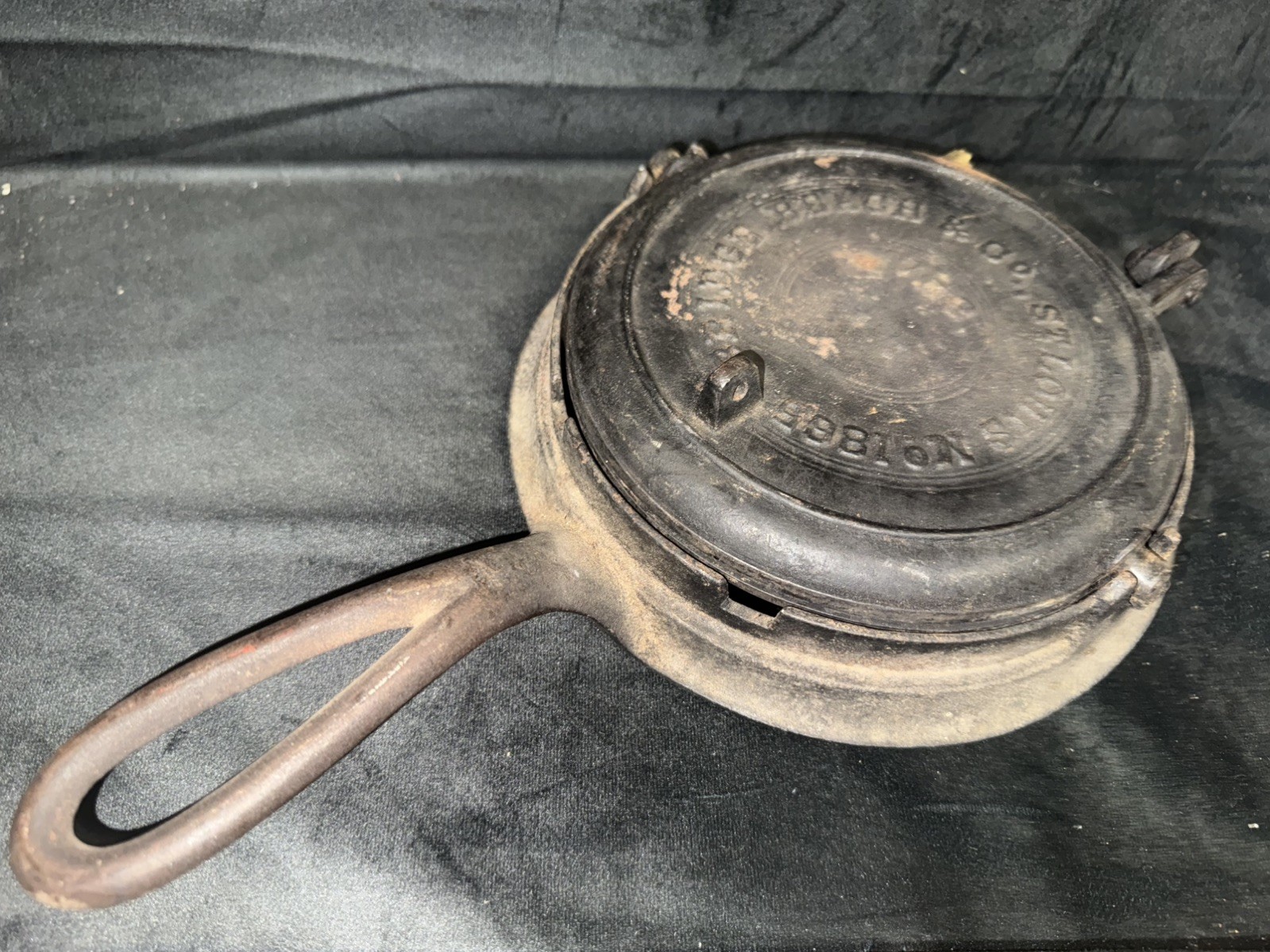 1865 Antique 7 x 8 cast iron Waffle Maker BRIDGE BEACH & Co ST. LOUIS MO (AS IS)