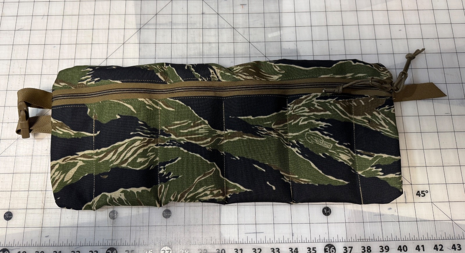 Eight Ball Gear M8 4 Mag bandoleer for colt/Magpul mags. Vietnam Tiger Stripe. Eight Ball Gear M8 4 Mag bandoleer for colt/Magpul mags. Vietnam Tiger Stripe.