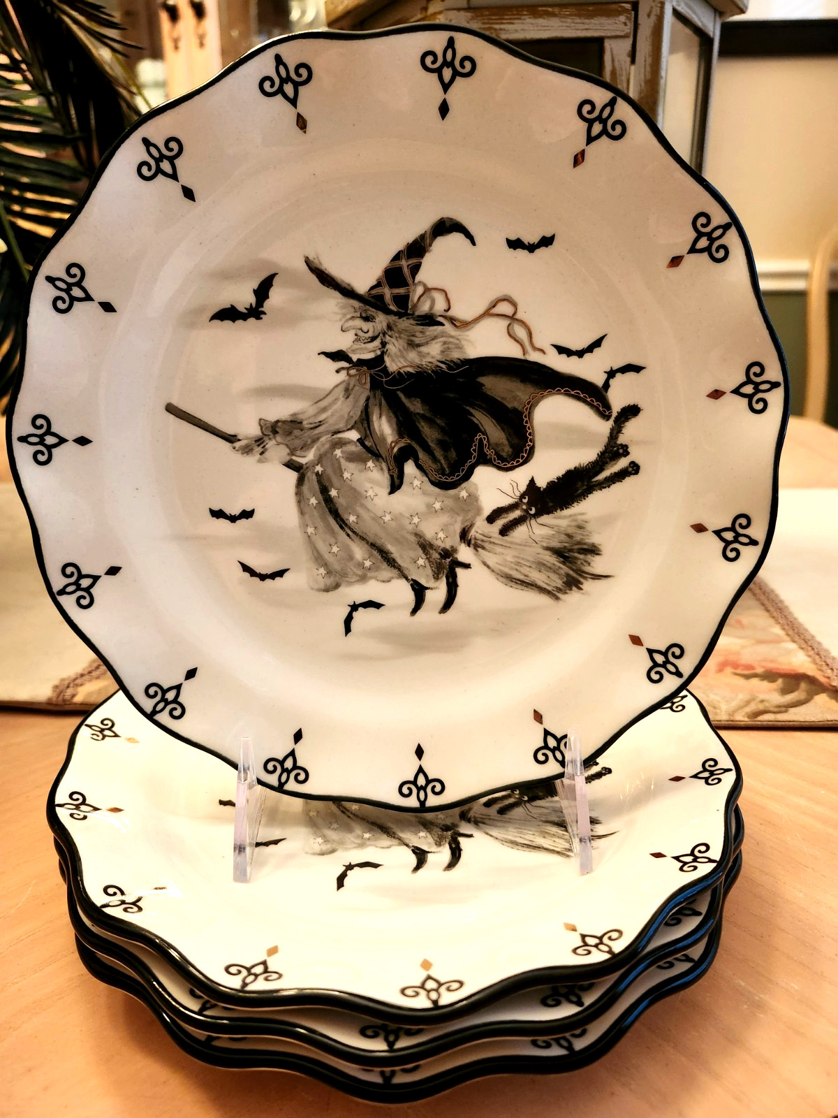 POTTER'S STUDIO 2026 HALLOWEEN FLYING WITCH ON BROOMSTICK SET OF 4 SIDE PLATES POTTER'S STUDIO 2026 HALLOWEEN FLYING WITCH ON BROOMSTICK SET OF 4 SIDE PLATES
